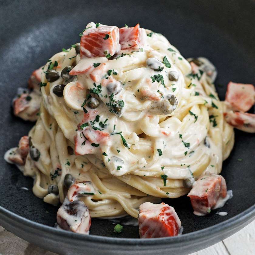 Fettuccine di casa con salmone