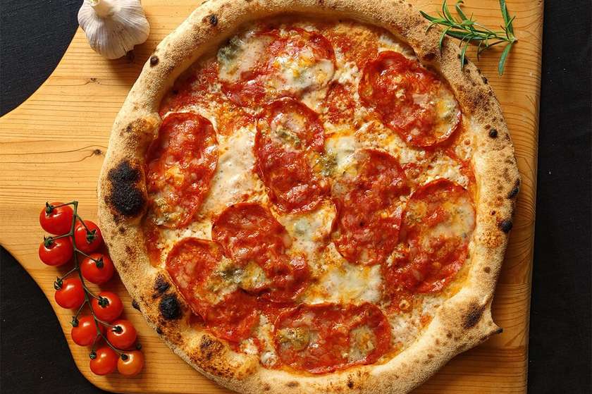 Pizza Gorgonzola e Salame