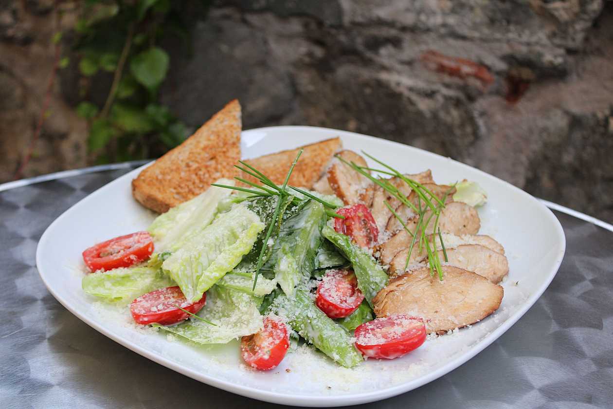 Caesar salát s kuřecím masem