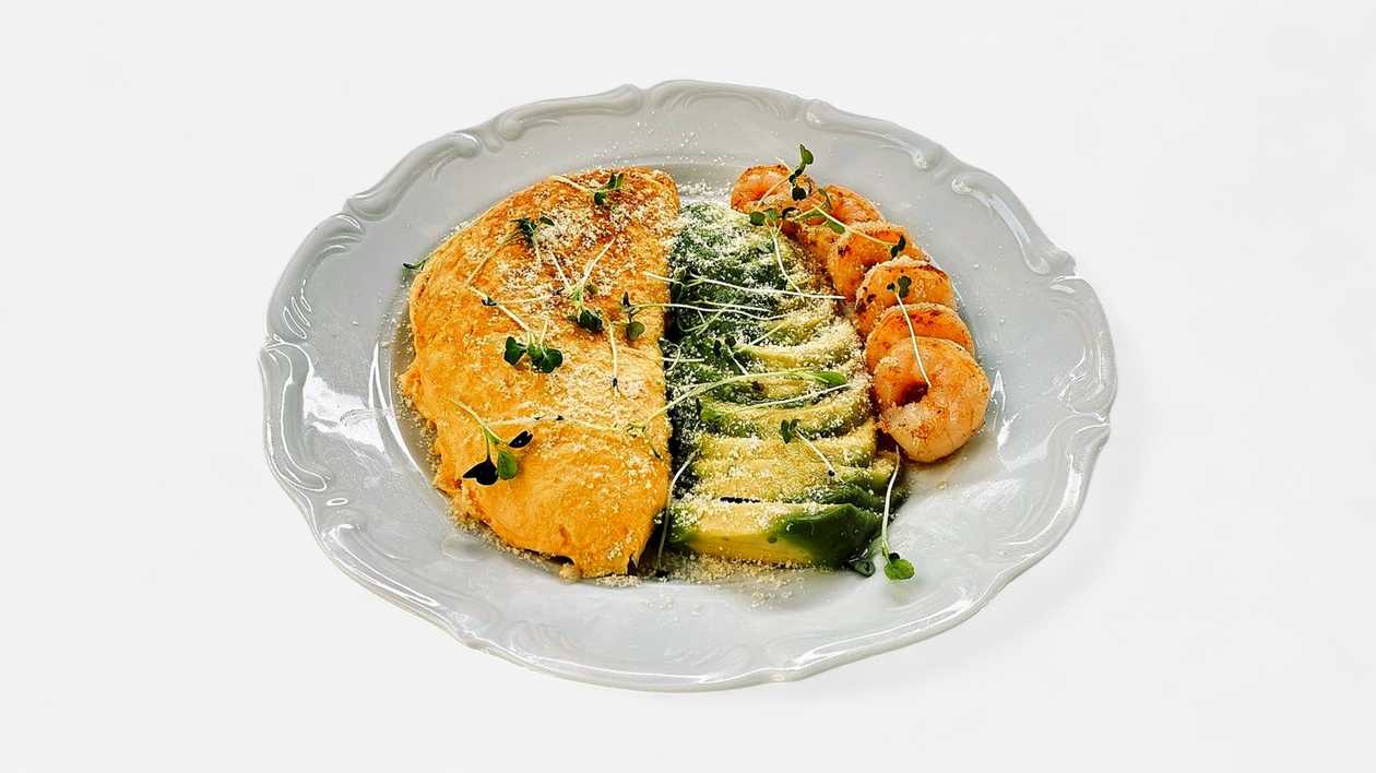 3 Omelet with shrimps and avocado