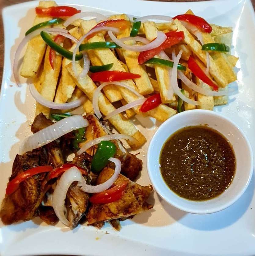 Yam Chips with Grilled Chicken