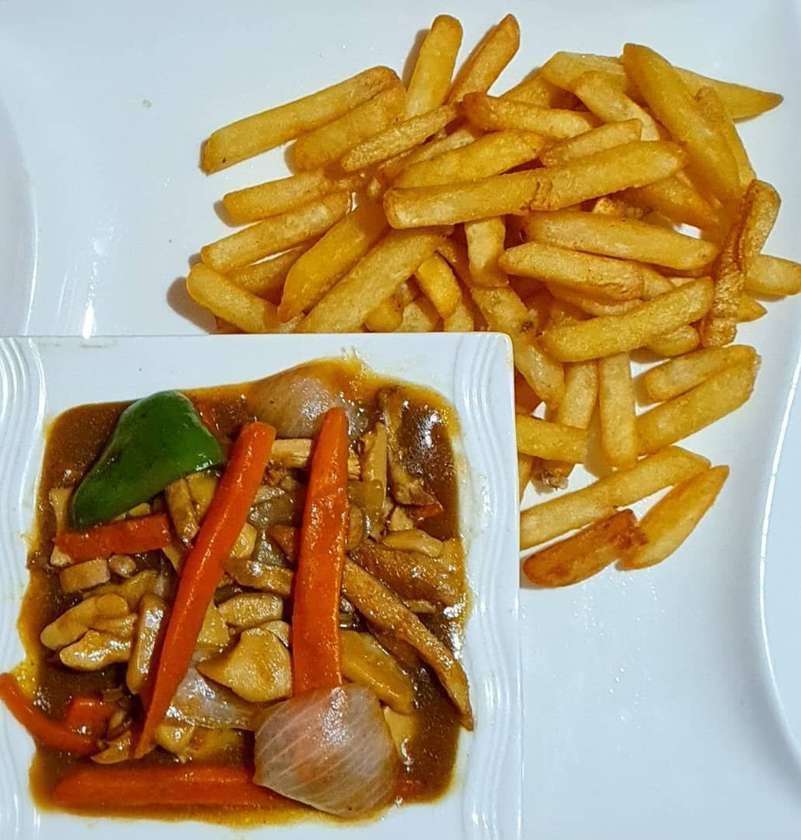 Potato Chips with Chicken Mushroom Sauce