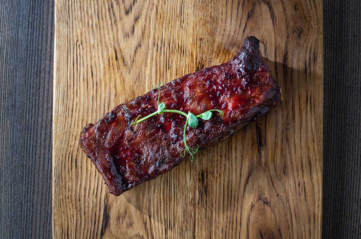 Jack Daniels ir juodųjų serbentų kiaulienos šonkauliai