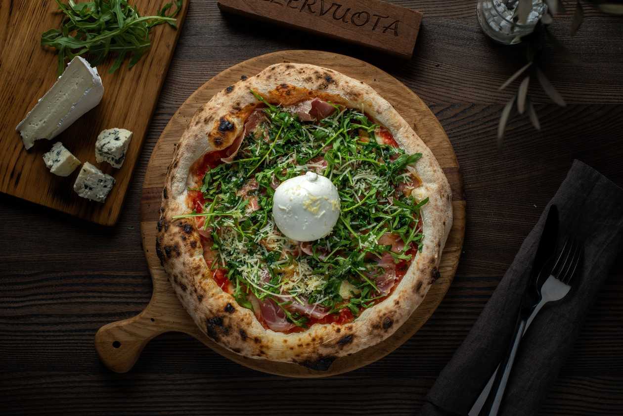 Prosciutto e burrata pica