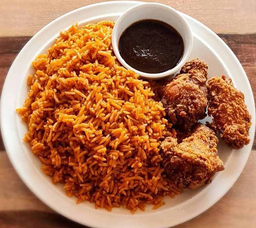 Jollof Rice with Fried Chicken Wings (3 pieces)