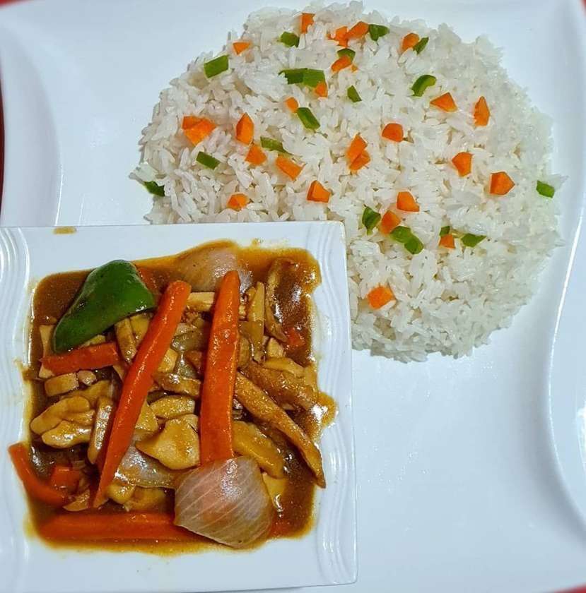 Plain Rice with Chicken Mushroom Sauce