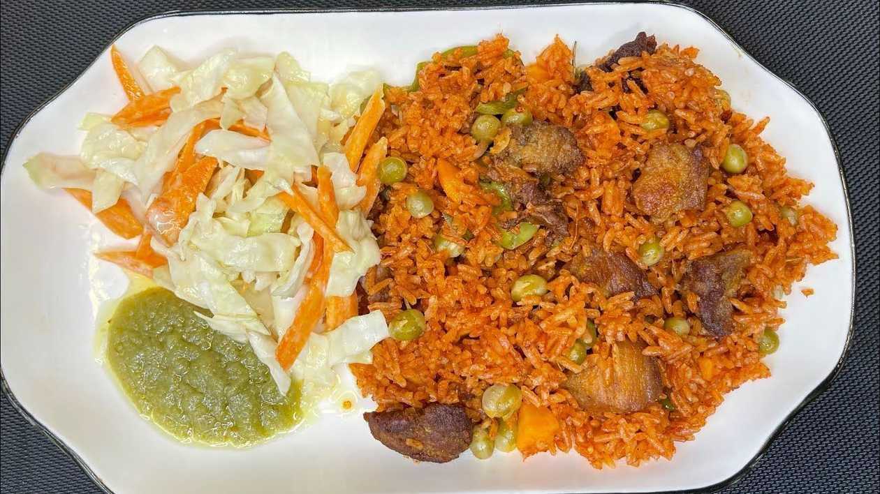 King size Assorted jollof rice+fried plantain, coleslaw and veggies sauce