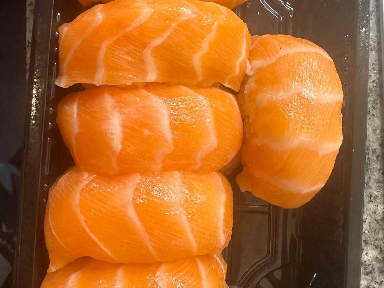 (s23) nigiri losos 6ks