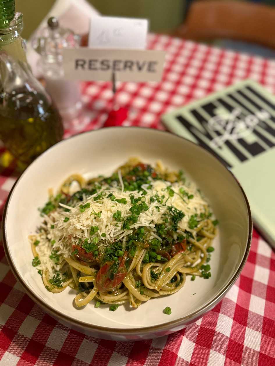 Linguine-Pomodoro e Basil
