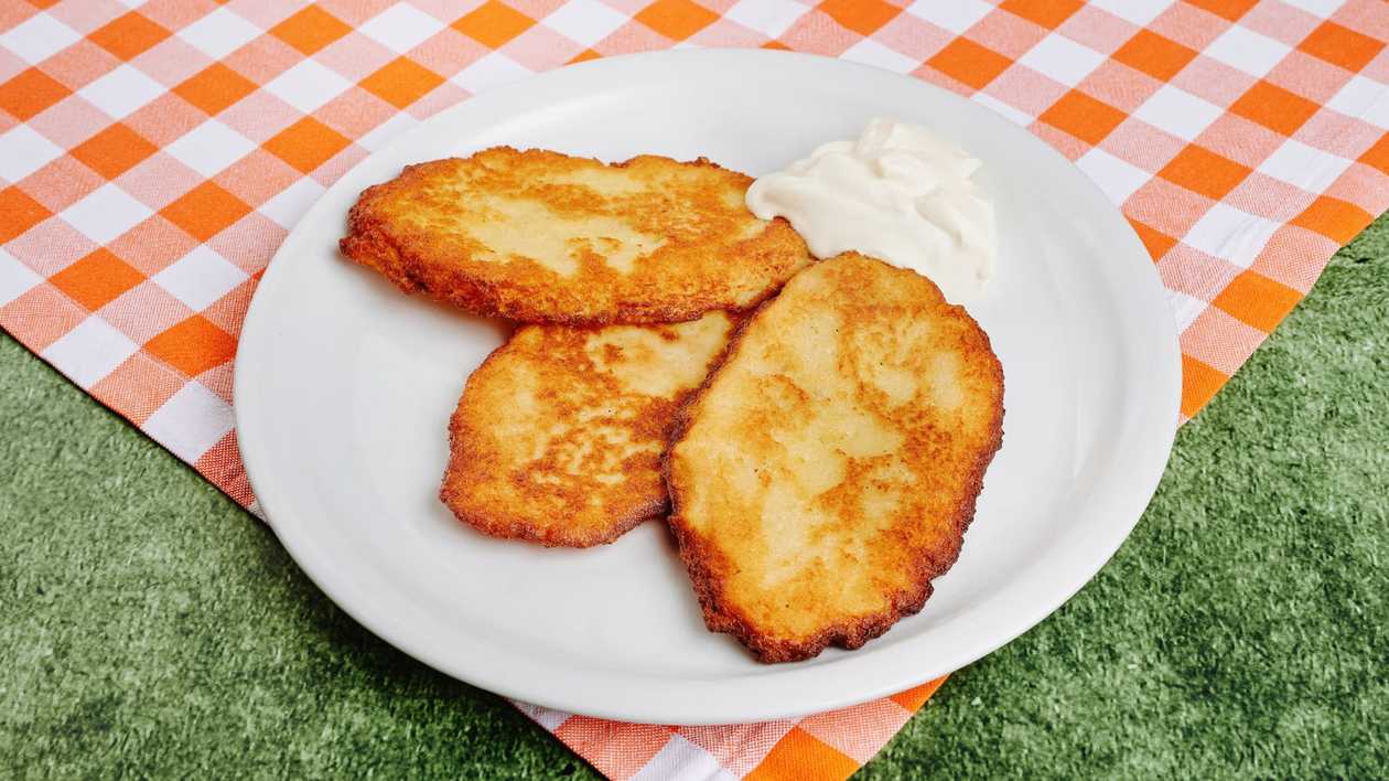 Tarkuotų bulvių blynai su grietine