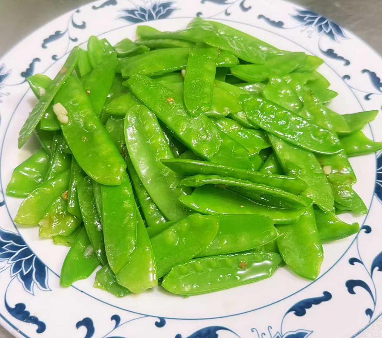 Snow peas with garlic