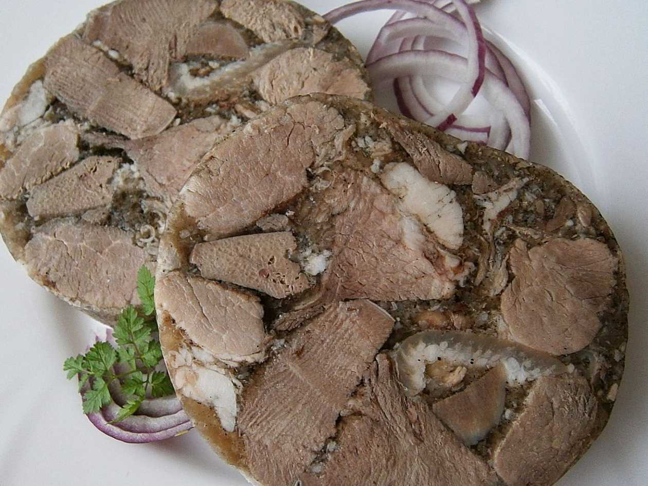 150g Světlá tlačenka, čerstvý chléb