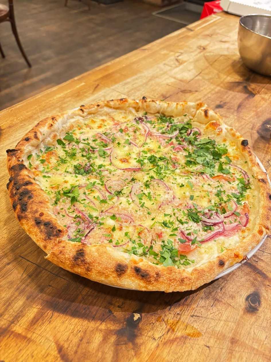 Pizza Aglio e Olio con guancale,peperoncino