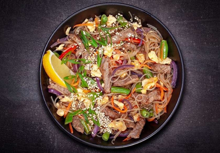 Скляна локшина з телятиною