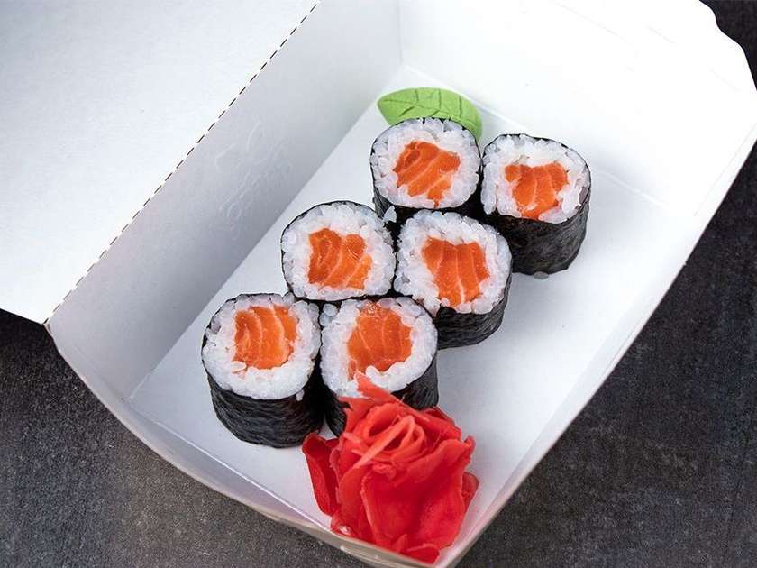 РОЛ МАКІ З ЛОСОСЕМ