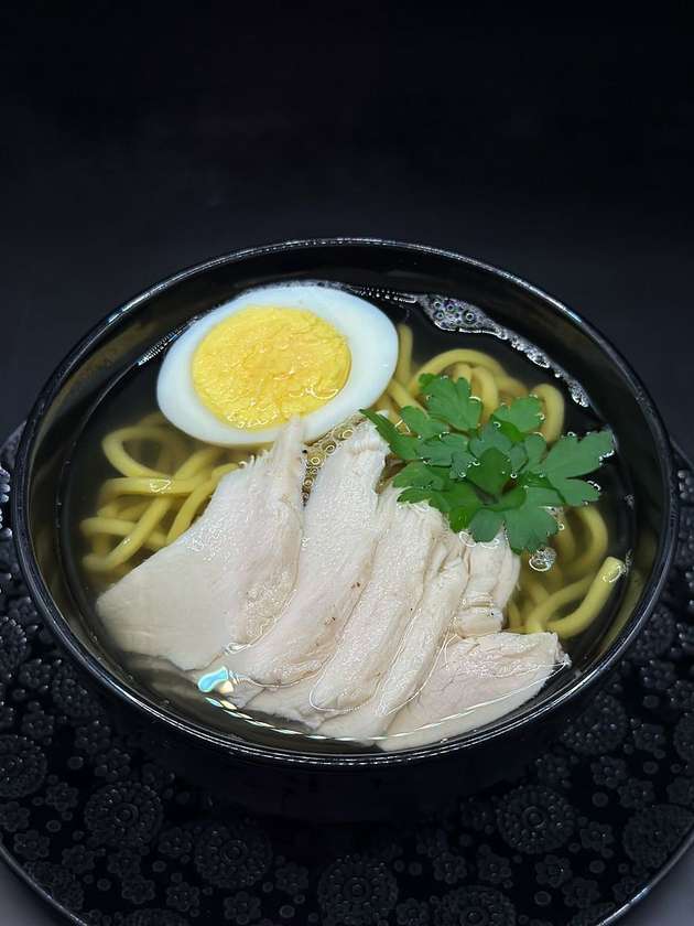 Курячий бульйон з локшиною