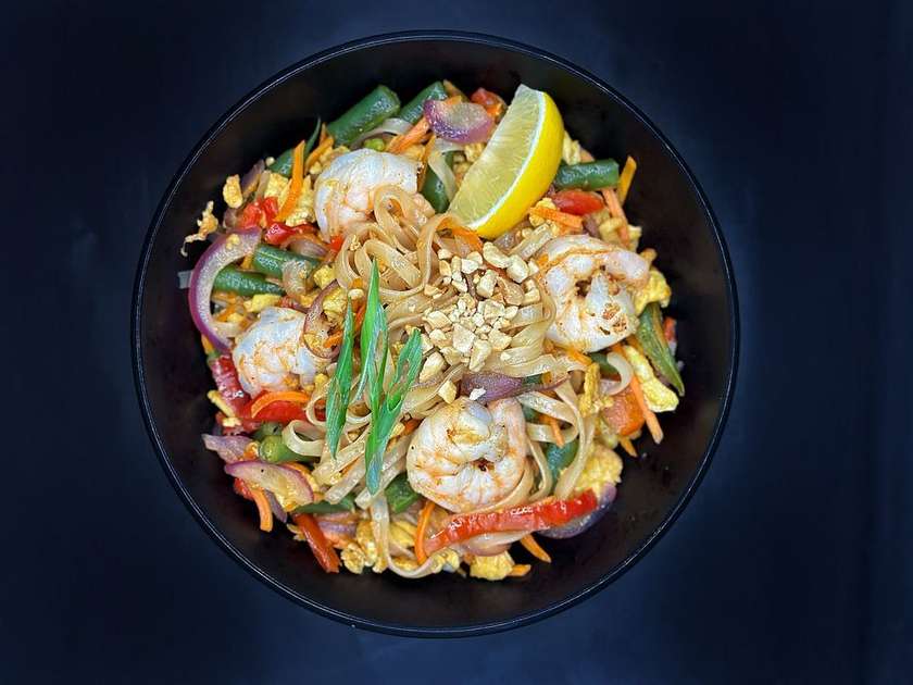Рисова локшина пад тай з креветкою