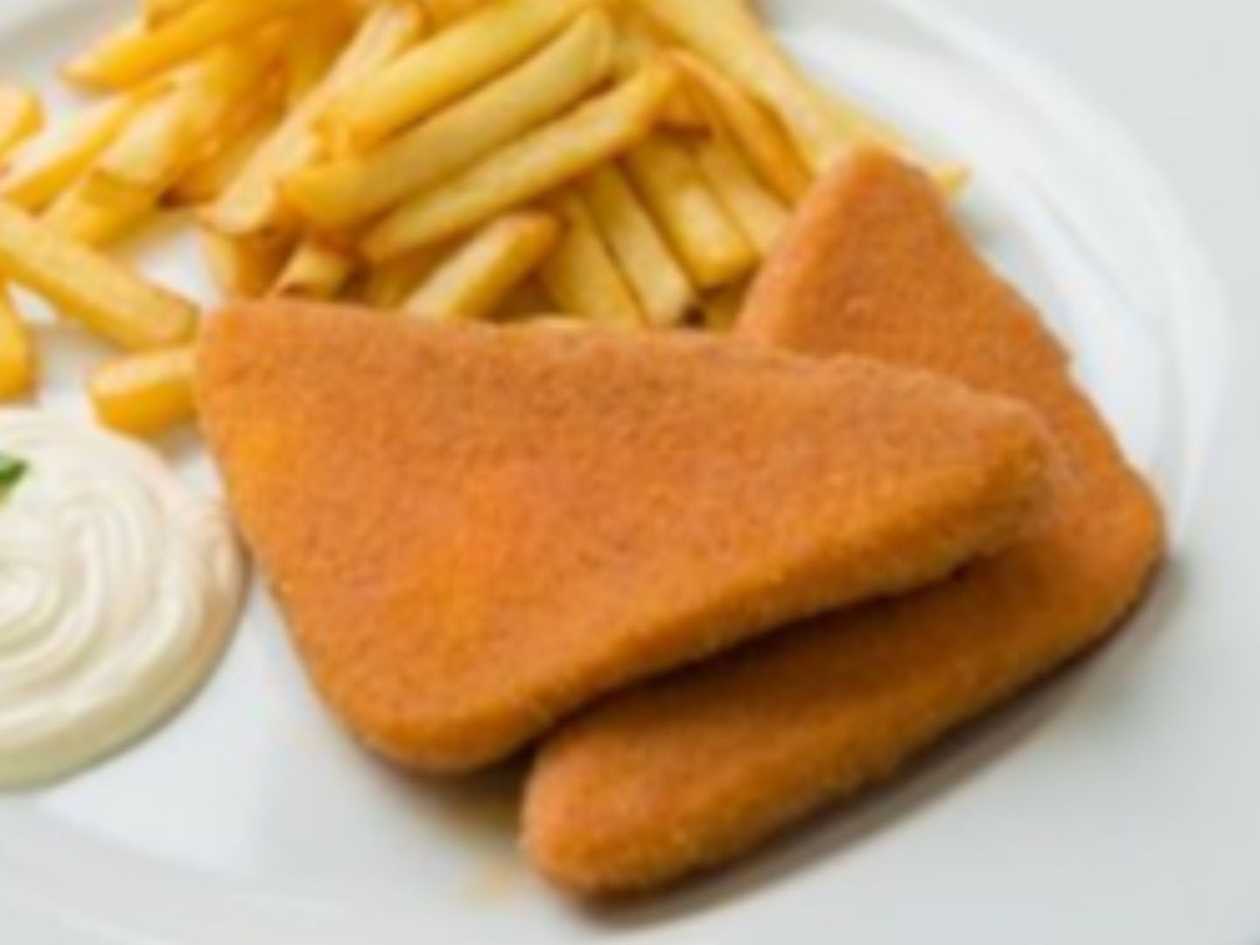 Smažený hermelín, hranolky