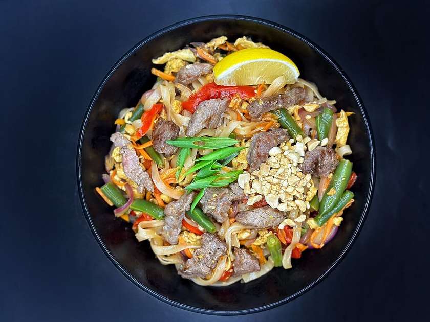 Рисова локшина пад тай з телятиною