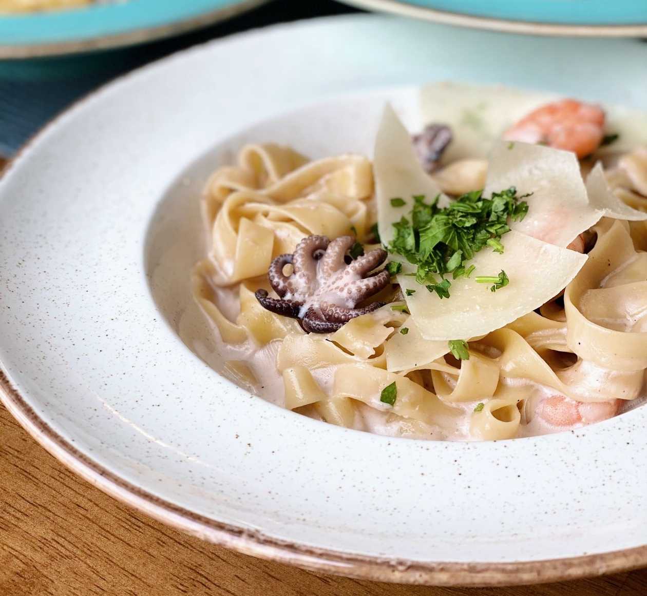 Феттуччіні з восьминогом та креветками