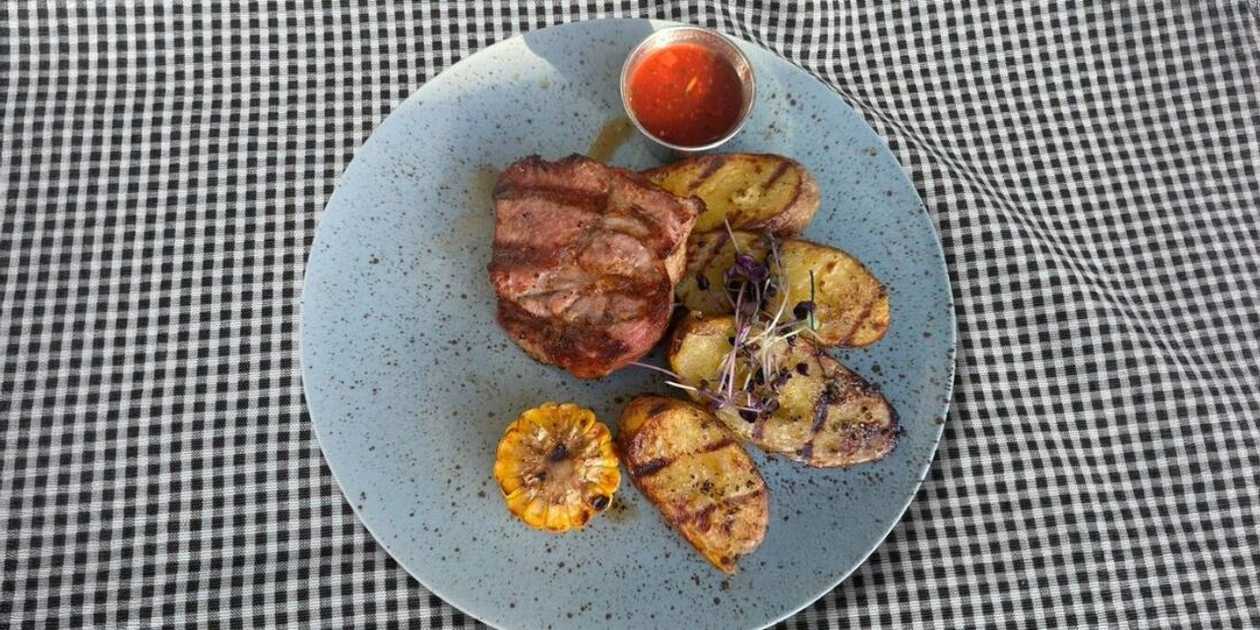 Grilled pork with potatoes