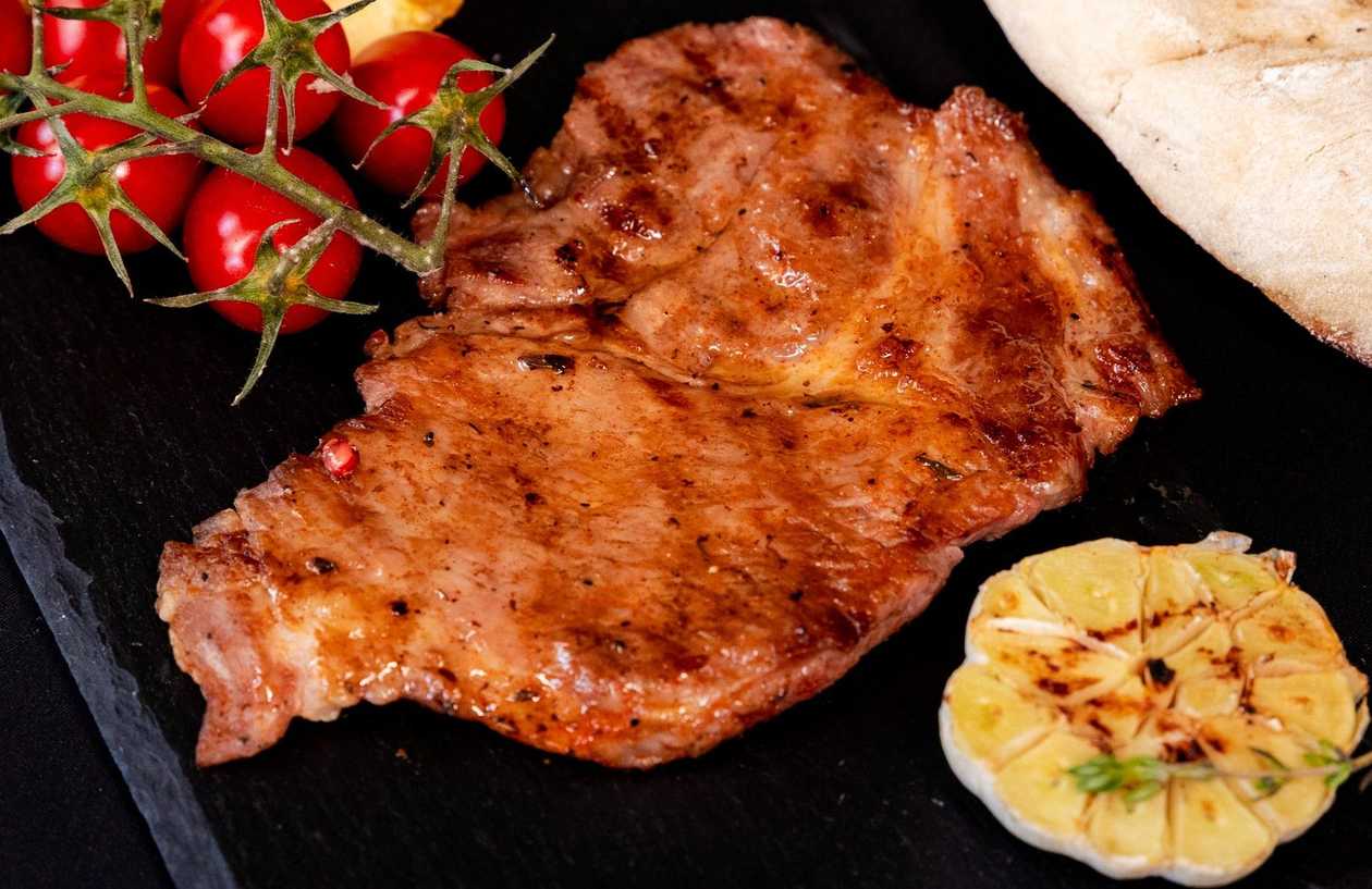 Ceafa de porc la jar( 1 buc)