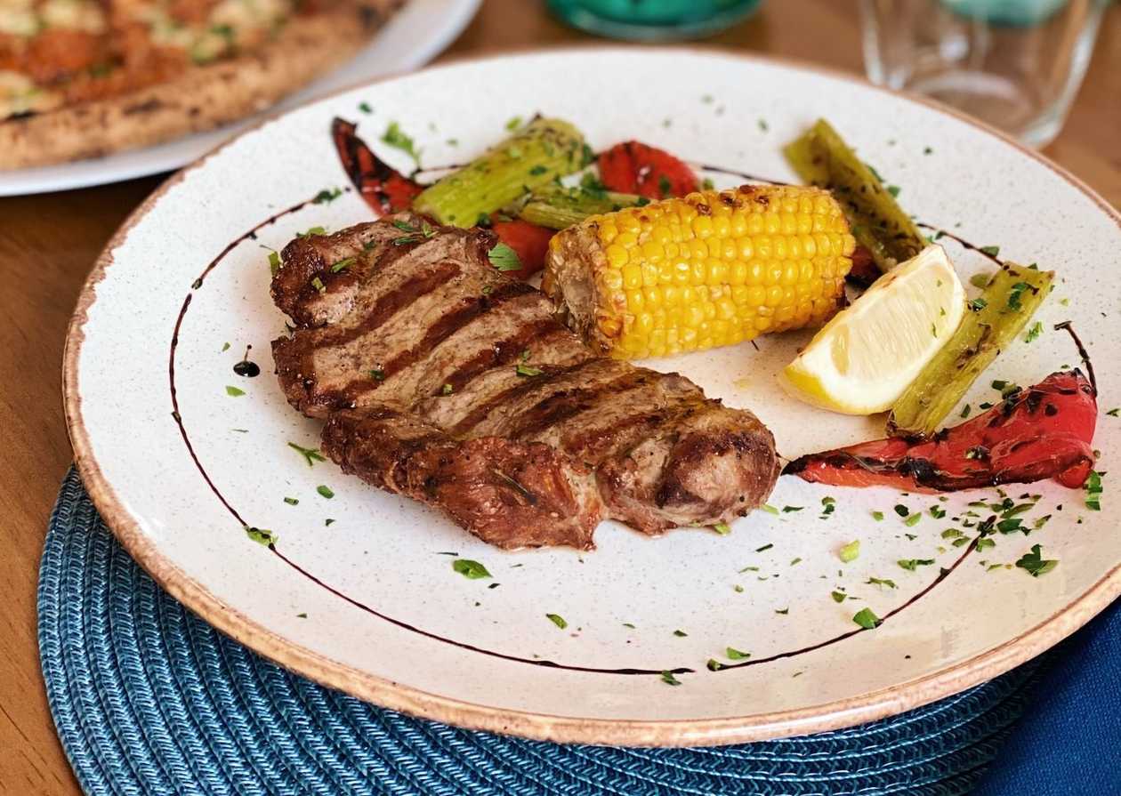 Стріплойн з овочами