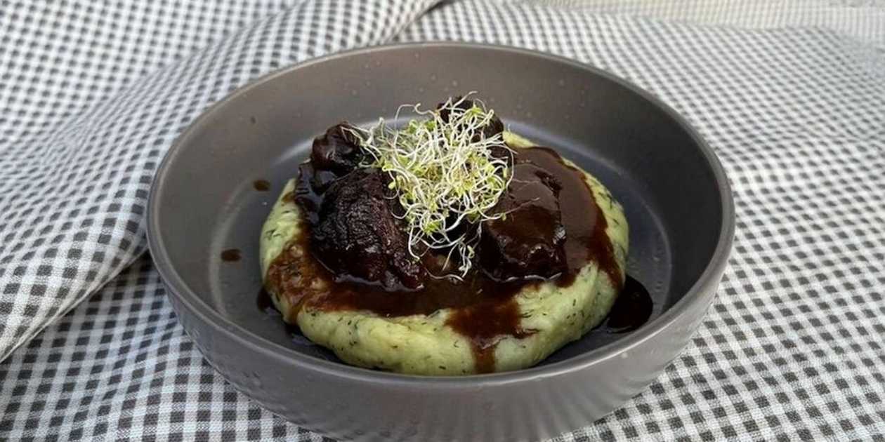 Braised Veal Cheeks with Mashed Potatoes