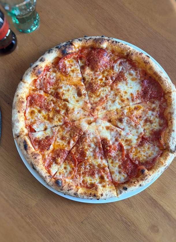 Піца з салямі Пікантна