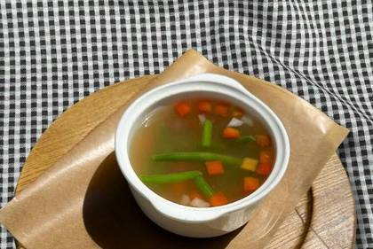Vegetable "Traffic Light" Soup