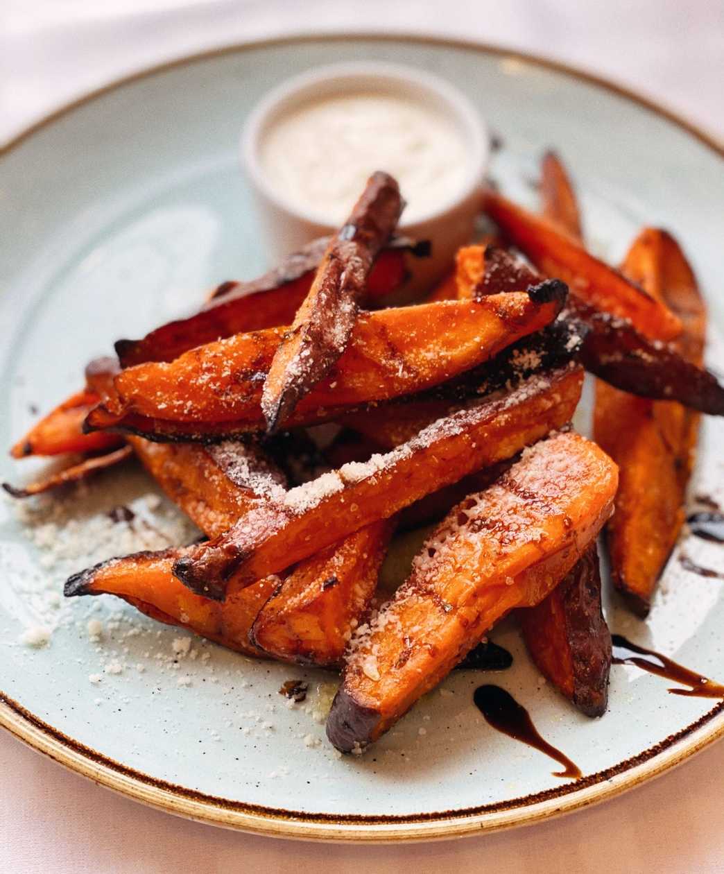 Батат з вершково-сирним соусом