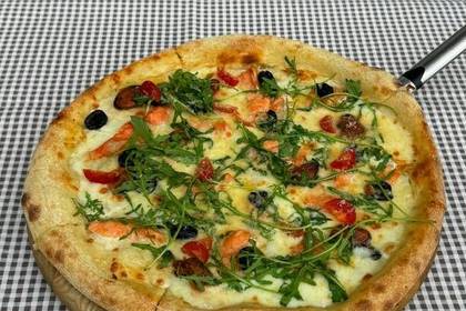 Pizza with Salmon and Mussels