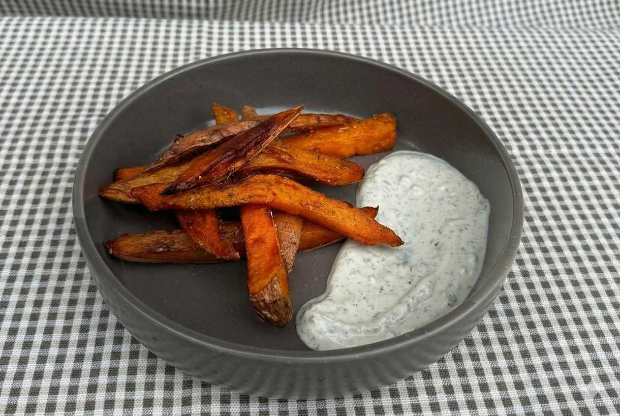 Fried sweet potato with Greek sauce
