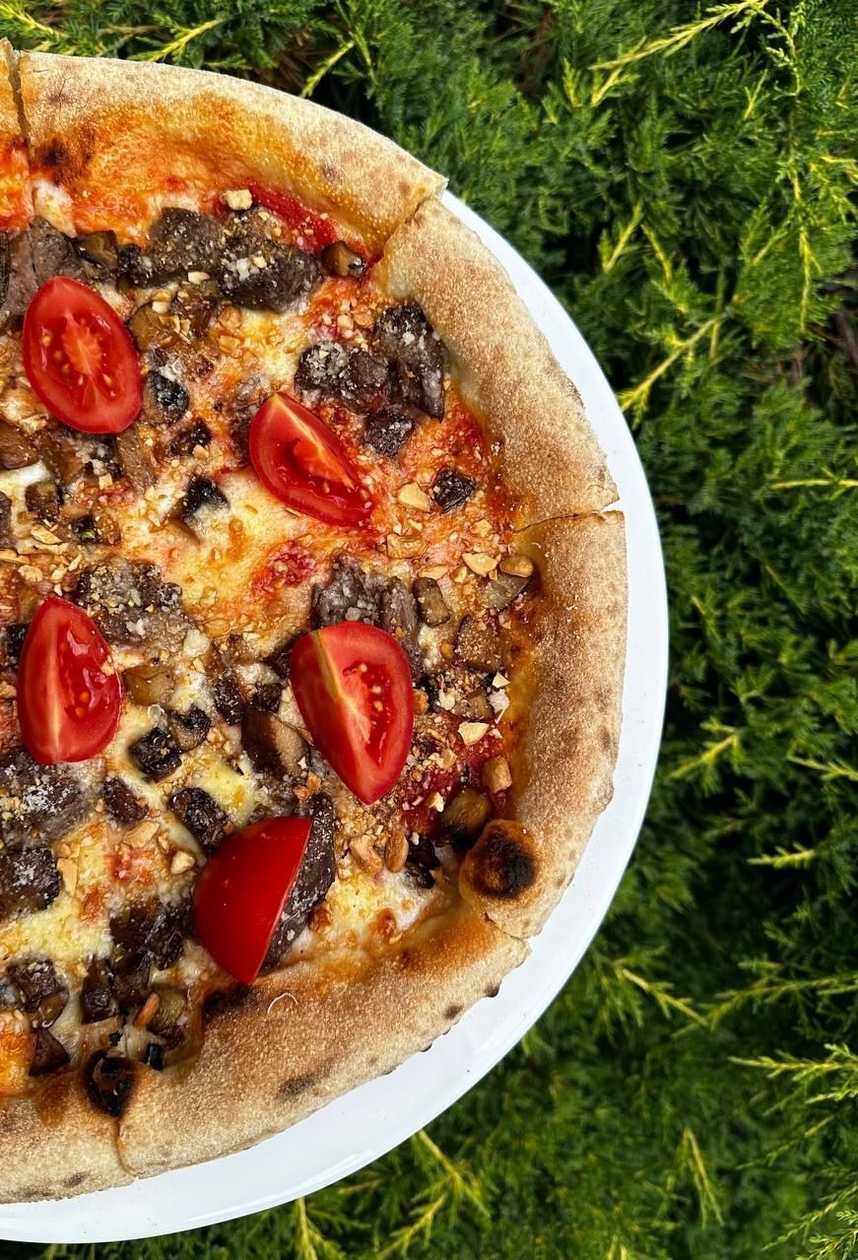 Пiца з грибами та яловичиною