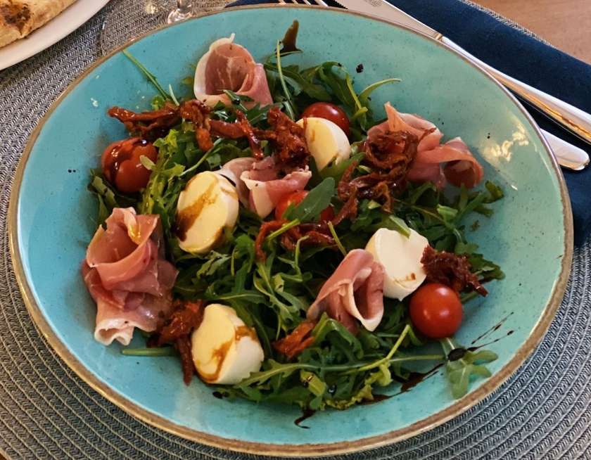 Салат з Пармською шинкою