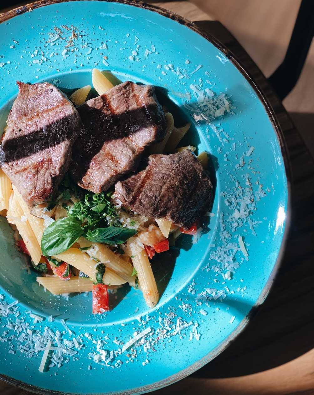 Пене з овочами та медальйонами