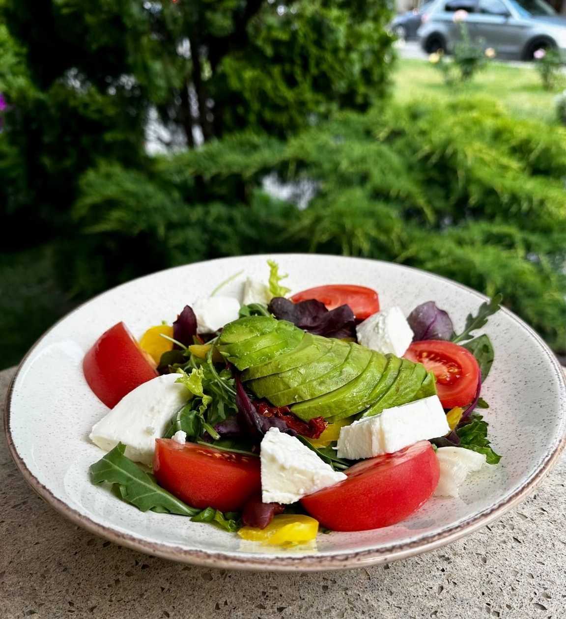 Овочевий мiкс з авокадо