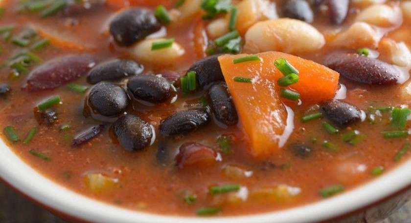 0.4l Bean soup with smoked meat and root vegetables