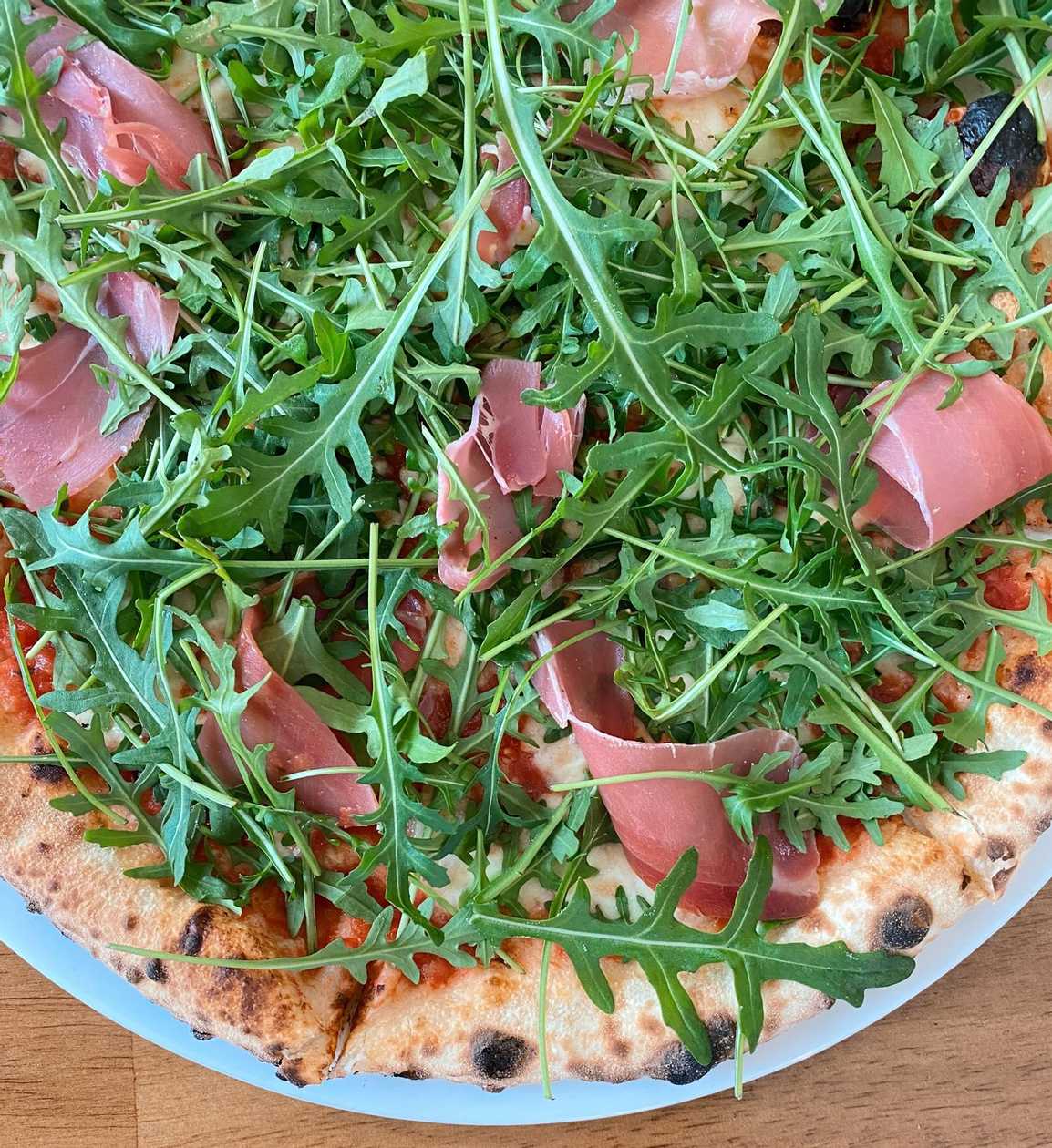 Піца з пармскою шинкою