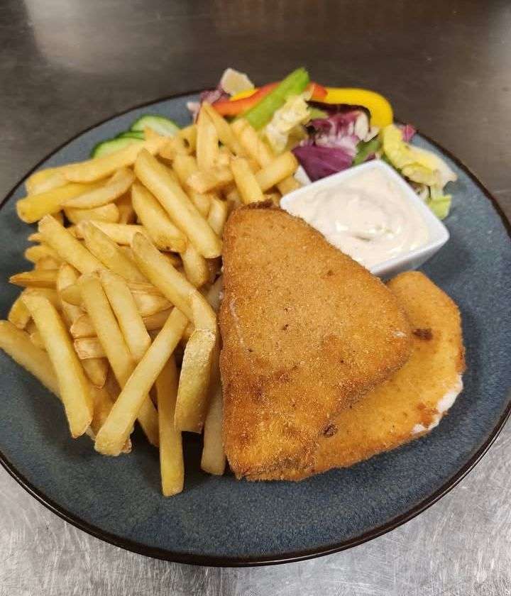 Fried cheese, french fries, tartar sauce (150/200g) A /1,7