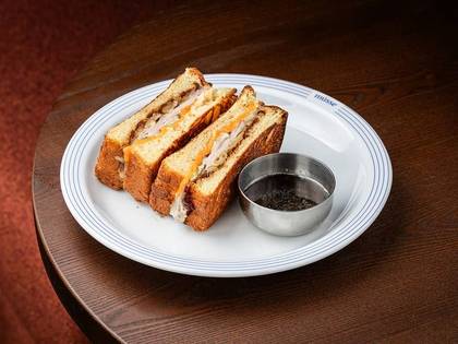 сирний мелт з прошуто котто і трюфельним медом