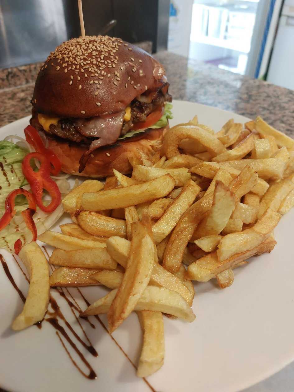 Cheeseburger with French fries