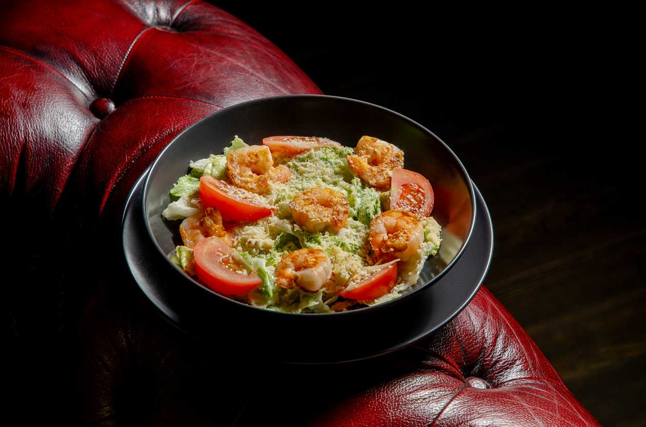 Cezario salotos su krevetėmis