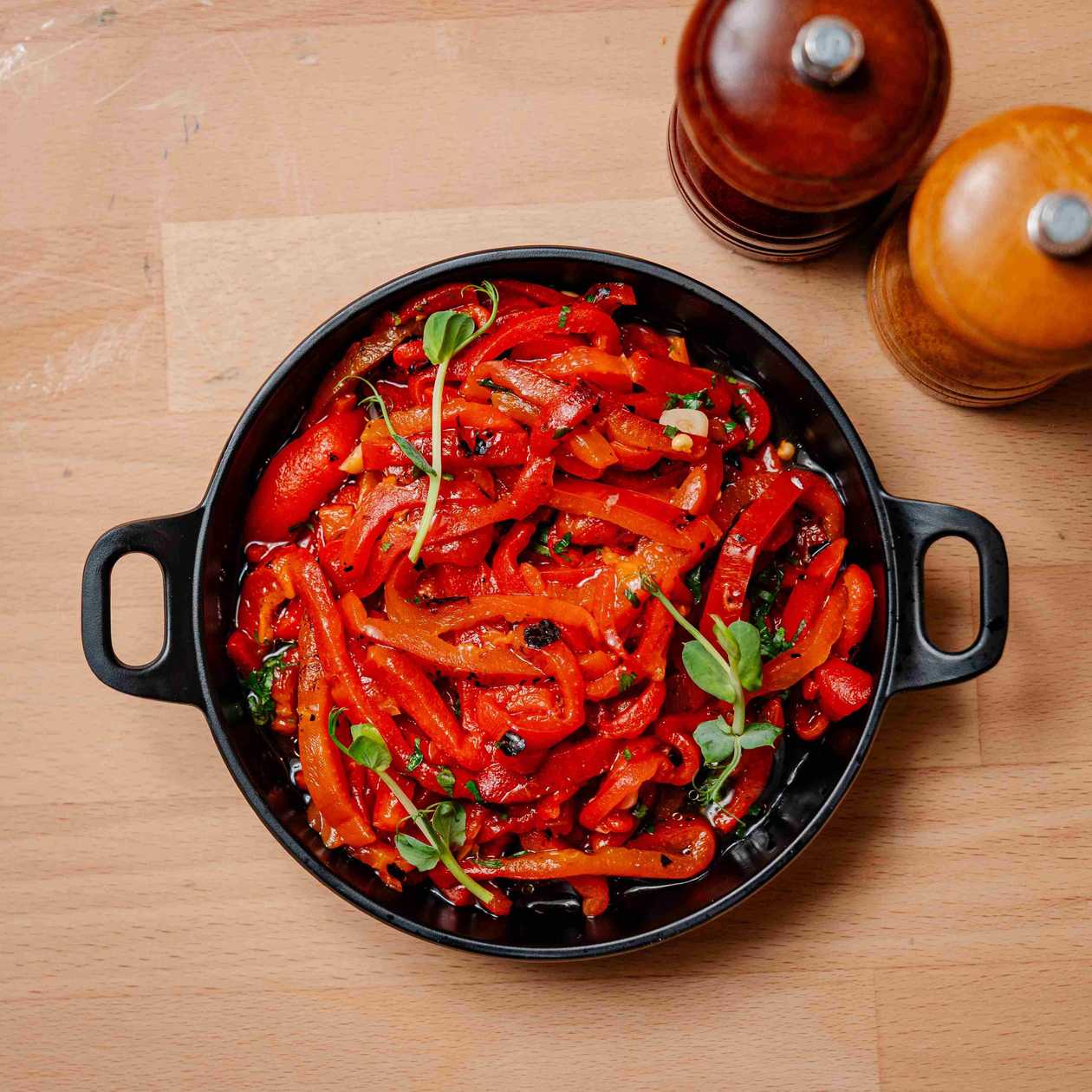 Salata de ardei copt cu usturoi