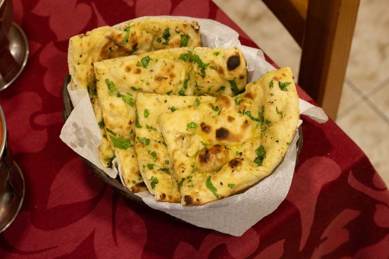 Gaarlic Naan