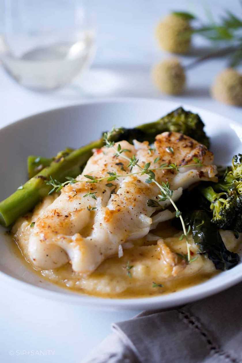 Royal halves of béchamel with garlic and dill, with polenta next to it