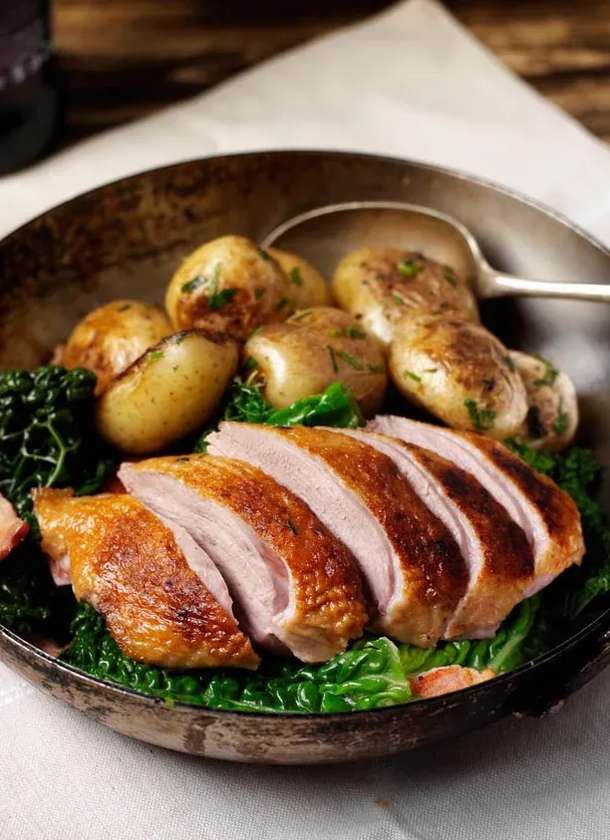 Duck breast with white cabbage hardened in the oven