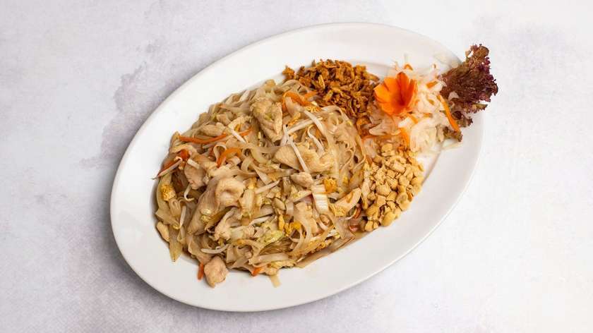 171. Pad Thai with Meat and Flat Rice Noodles