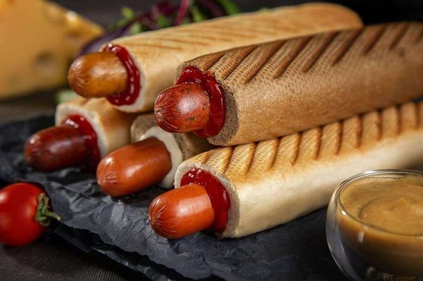 Французький хот-дог з мюнхенською сосискою.