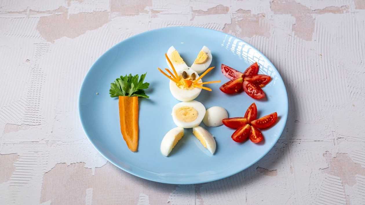 Boiled Eggs with Vegetables